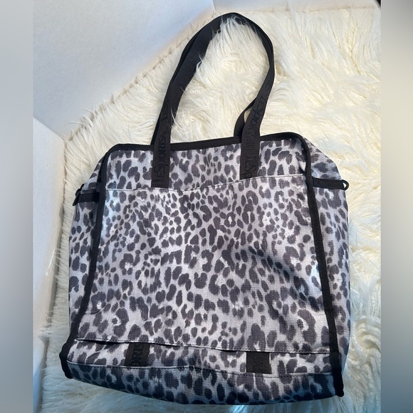 😻LeSportsac Cheetah Tote😻 - Picture 4 of 12